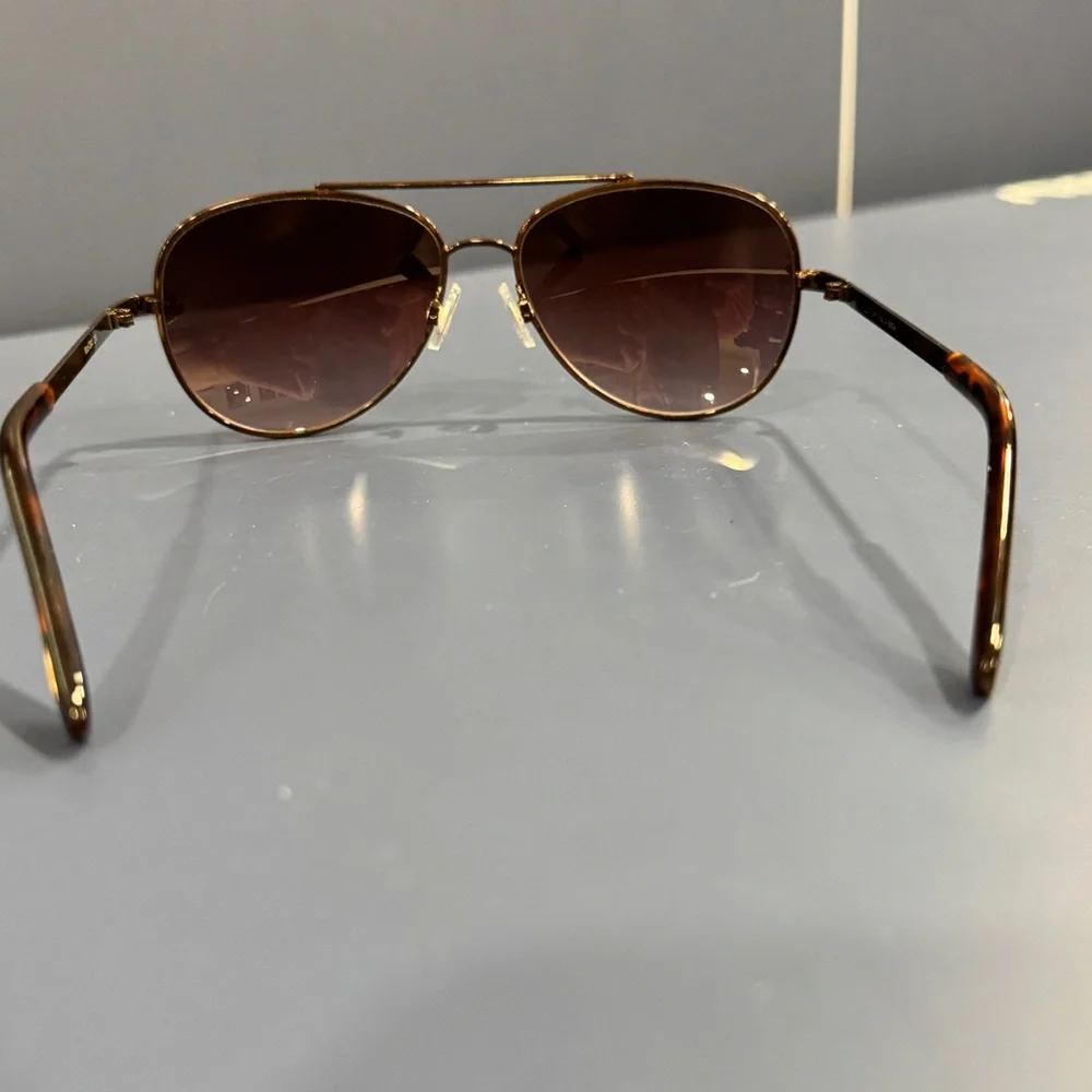 Oscar de la Renta Brown Aviator Sunglasses - Classic Metal Frame in Brown